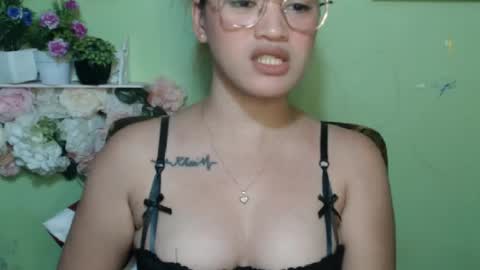 Snapshot of lovely_chicky06 chatting on 03/08/26, 03:54 hearty2 Hey guys Im Jess online show from 03/08/26, 03:54