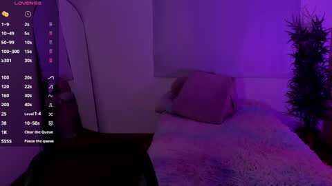 Snapshot of lovely_emma18 chatting on 06/12/26, 01:32 Emma online show from 06/12/26, 01:32