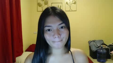 Snapshot of lovely_laura09 chatting on 12/04/24, 02:04 Lovely Laura online show from 12/04/24, 02:04