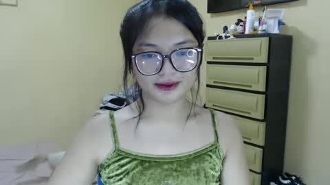 Snapshot of lovely_laura09 chatting on 12/10/24, 03:20 Lovely Laura online show from 12/10/24, 03:20