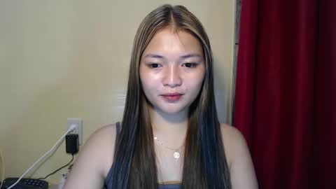 Snapshot of lovely_laura09 chatting on 12/23/24, 06:27 Lovely Laura online show from 12/23/24, 06:27