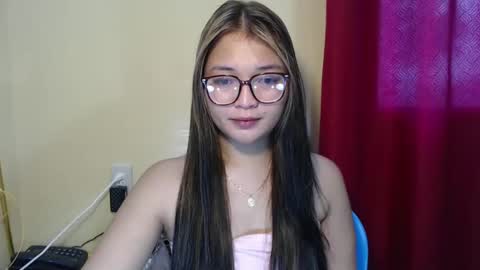 Snapshot of lovely_laura09 chatting on 12/24/24, 04:22 Lovely Laura online show from 12/24/24, 04:22