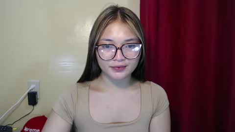 Snapshot of lovely_laura09 chatting on 12/25/24, 08:28 Lovely Laura online show from 12/25/24, 08:28