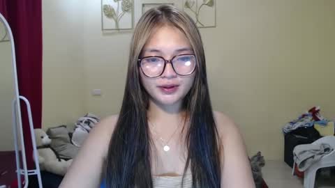 Snapshot of lovely_laura09 chatting on 12/31/24, 02:03 Lovely Laura online show from 12/31/24, 02:03