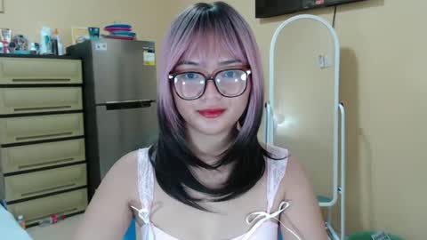Snapshot of lovely_laura09 chatting on 01/11/25, 09:36 Lovely Laura online show from 01/11/25, 09:36