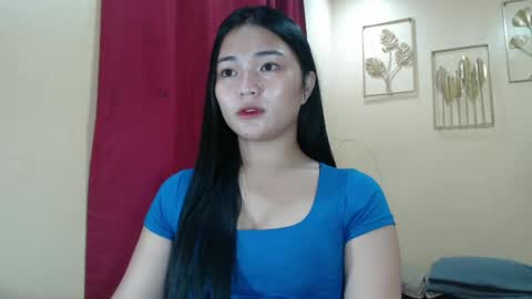 Snapshot of lovely_laura09 chatting on 02/17/25, 02:15 Lovely Laura online show from 02/17/25, 02:15