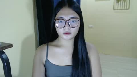 Snapshot of lovely_laura09 chatting on 03/12/25, 05:57 Lovely Laura online show from 03/12/25, 05:57