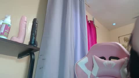 Snapshot of lovely_laura09 chatting on 09/15/25, 07:30 Lovely Laura online show from 09/15/25, 07:30
