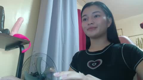 Snapshot of lovely_laura09 chatting on 09/26/25, 07:40 Lovely Laura online show from 09/26/25, 07:40