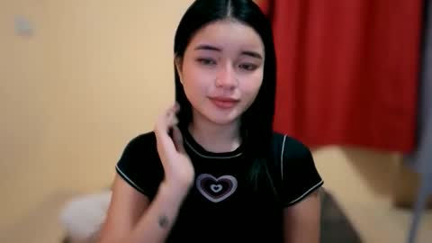 Snapshot of lovely_laura09 chatting on 09/27/25, 11:04 Lovely Laura online show from 09/27/25, 11:04
