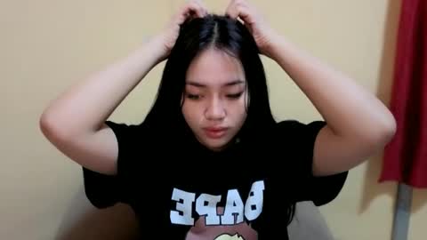 lovely_leah23 online show from 09/22/25, 04:58