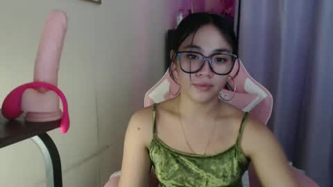 lovely_leah23 online show from 11/04/25, 09:58