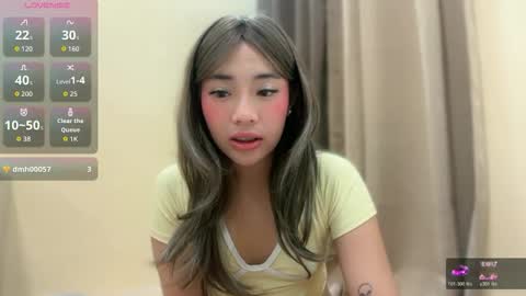 lovely_leah23 online show from 04/14/26, 12:05