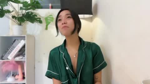 lovely_leah23 online show from 06/11/26, 12:54