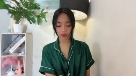 lovely_leah23 online show from 06/12/26, 11:03