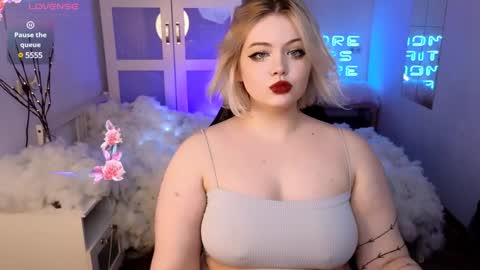Snapshot of lovely_leilla chatting on 12/22/24, 01:01 lovely_leilla online show from 12/22/24, 01:01