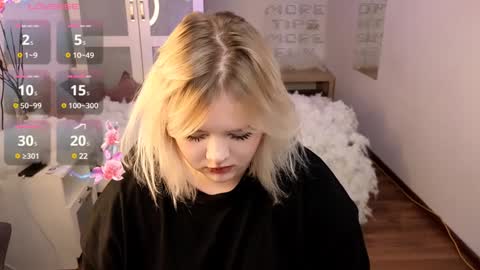 Snapshot of lovely_leilla chatting on 01/06/25, 12:27 lovely_leilla online show from 01/06/25, 12:27