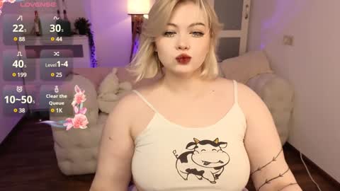 Snapshot of lovely_leilla chatting on 01/08/25, 10:16 lovely_leilla online show from 01/08/25, 10:16