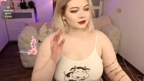 Snapshot of lovely_leilla chatting on 01/09/25, 02:43 lovely_leilla online show from 01/09/25, 02:43
