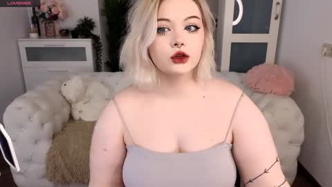 Snapshot of lovely_leilla chatting on 01/29/25, 10:22 lovely_leilla online show from 01/29/25, 10:22