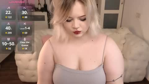 Snapshot of lovely_leilla chatting on 02/20/25, 10:59 lovely_leilla online show from 02/20/25, 10:59