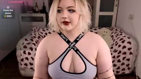 Snapshot of lovely_leilla chatting on 02/26/25, 10:09 lovely_leilla online show from 02/26/25, 10:09