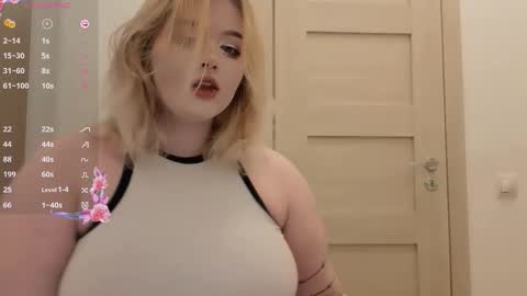 Snapshot of lovely_leilla chatting on 10/19/25, 07:14 lovely_leilla online show from 10/19/25, 07:14