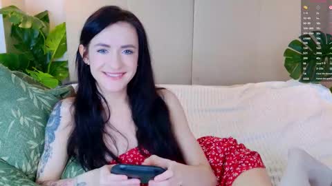 Snapshot of lovely_lo chatting on 02/20/26, 01:44 lovely_lo online show from 02/20/26, 01:44