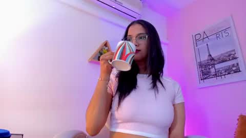 Snapshot of lovely_oliviaa chatting on 07/04/26, 12:11 Olivia online show from 07/04/26, 12:11