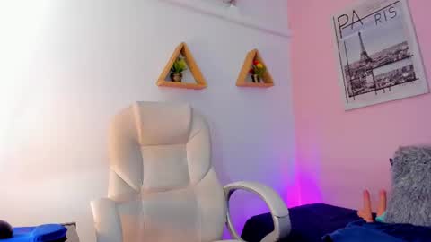 Snapshot of lovely_oliviaa chatting on 07/18/26, 11:58 Olivia online show from 07/18/26, 11:58
