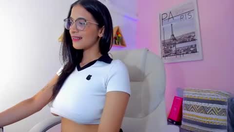 Snapshot of lovely_oliviaa chatting on 07/28/26, 06:20 Olivia online show from 07/28/26, 06:20