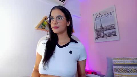 Snapshot of lovely_oliviaa chatting on 07/28/26, 07:39 Olivia online show from 07/28/26, 07:39