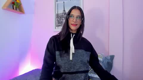 Snapshot of lovely_oliviaa chatting on 07/29/26, 05:44 Olivia online show from 07/29/26, 05:44