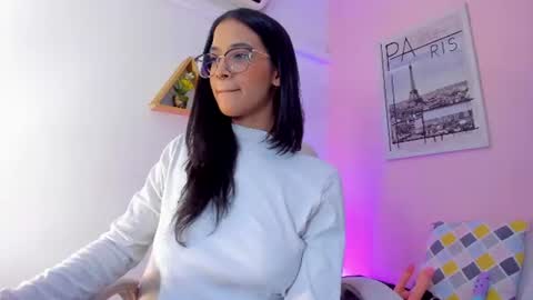 Snapshot of lovely_oliviaa chatting on 08/03/26, 04:44 Olivia online show from 08/03/26, 04:44