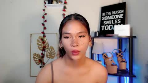Snapshot of lovely_oliviax chatting on 04/24/26, 03:47 KATE online show from 04/24/26, 03:47