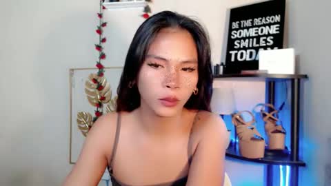 Snapshot of lovely_oliviax chatting on 04/25/26, 04:59 KATE online show from 04/25/26, 04:59