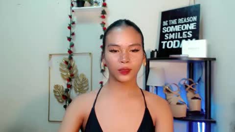 Snapshot of lovely_oliviax chatting on 04/26/26, 05:21 KATE online show from 04/26/26, 05:21