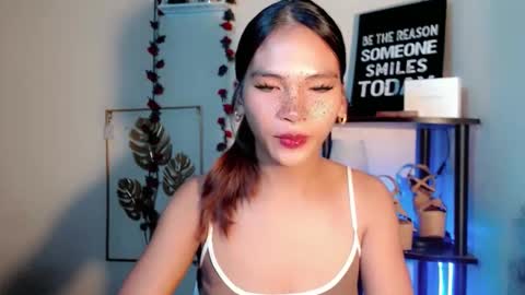 Snapshot of lovely_oliviax chatting on 04/27/26, 09:13 KATE online show from 04/27/26, 09:13