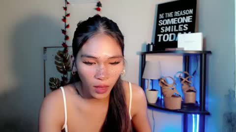 Snapshot of lovely_oliviax chatting on 04/28/26, 02:27 KATE online show from 04/28/26, 02:27