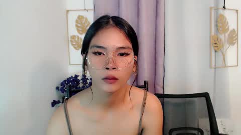 Snapshot of lovely_oliviax chatting on 04/28/26, 03:50 KATE online show from 04/28/26, 03:50