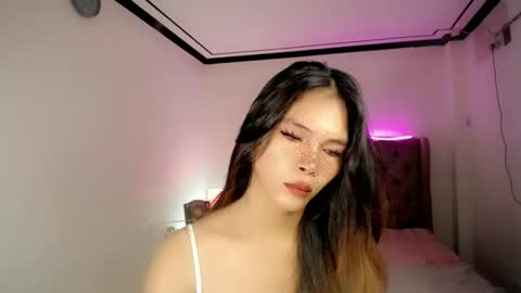 Snapshot of lovely_oliviax chatting on 05/14/26, 12:01 KATE online show from 05/14/26, 12:01