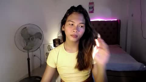Snapshot of lovely_oliviax chatting on 06/05/26, 10:26 KATE online show from 06/05/26, 10:26