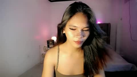 Snapshot of lovely_oliviax chatting on 06/10/26, 12:55 KATE online show from 06/10/26, 12:55