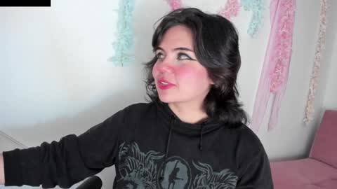 Snapshot of lovely_paris_01 chatting on 12/31/24, 04:38 Paris Rose online show from 12/31/24, 04:38