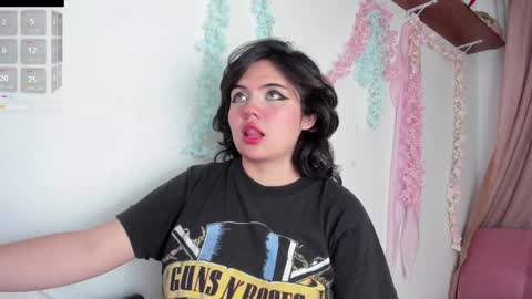 Snapshot of lovely_paris_01 chatting on 01/16/25, 05:00 Paris Rose online show from 01/16/25, 05:00