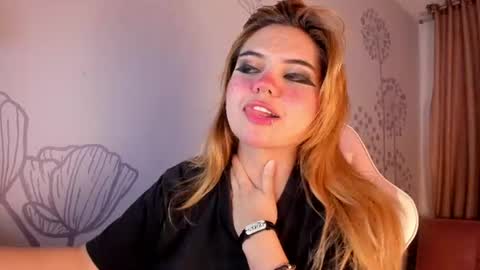 Snapshot of lovely_paris_01 chatting on 07/29/26, 07:06 Paris Rose online show from 07/29/26, 07:06