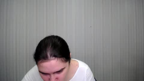 Snapshot of lovelyangel_xx chatting on 12/10/24, 09:23 lovelyangel_xx online show from 12/10/24, 09:23