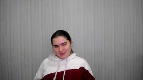 Snapshot of lovelyangel_xx chatting on 12/24/24, 12:22 lovelyangel_xx online show from 12/24/24, 12:22
