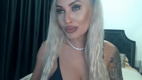 Snapshot of lovelyblondyxxx chatting on 12/02/24, 11:40 PrAllinXXXa online show from 12/02/24, 11:40