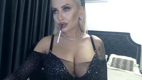 Snapshot of lovelyblondyxxx chatting on 12/07/24, 11:12 PrAllinXXXa online show from 12/07/24, 11:12